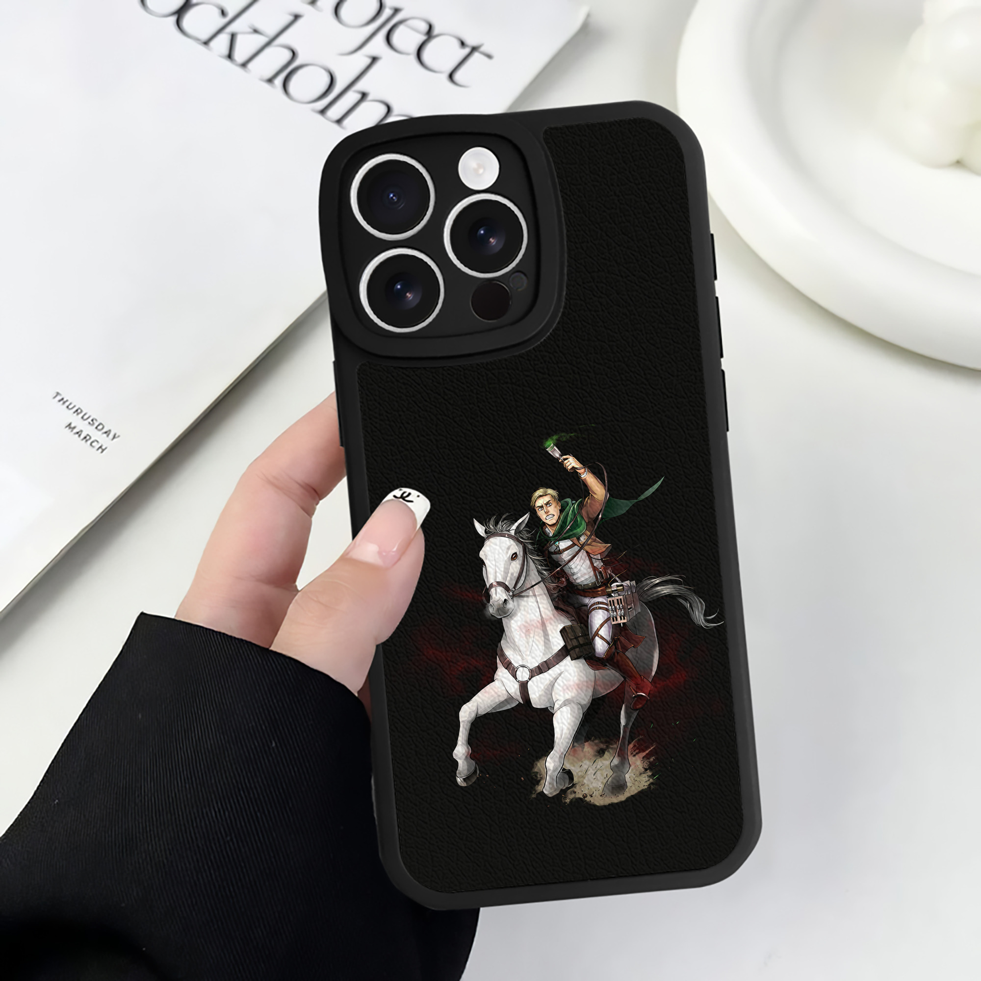 （画像用） 進撃の巨人 エルヴィン・スミス Attack on Titan Erwin Smith 【iPhone 16シリーズ対応】シリコンスマホケース（レザー調） 材質：シリコン